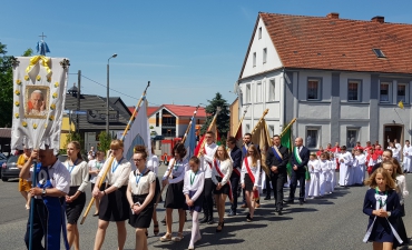 Procesja z domu neoprezbitera i poświęcenia Krzyża przy kościele św Mikołaja_12