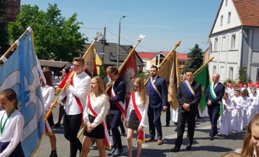 Procesja z domu neoprezbitera i poświęcenia Krzyża przy kościele św Mikołaja_13