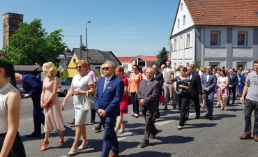 Procesja z domu neoprezbitera i poświęcenia Krzyża przy kościele św Mikołaja_26