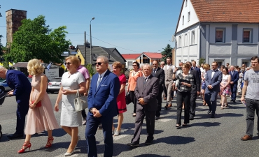 Procesja z domu neoprezbitera i poświęcenia Krzyża przy kościele św Mikołaja_27